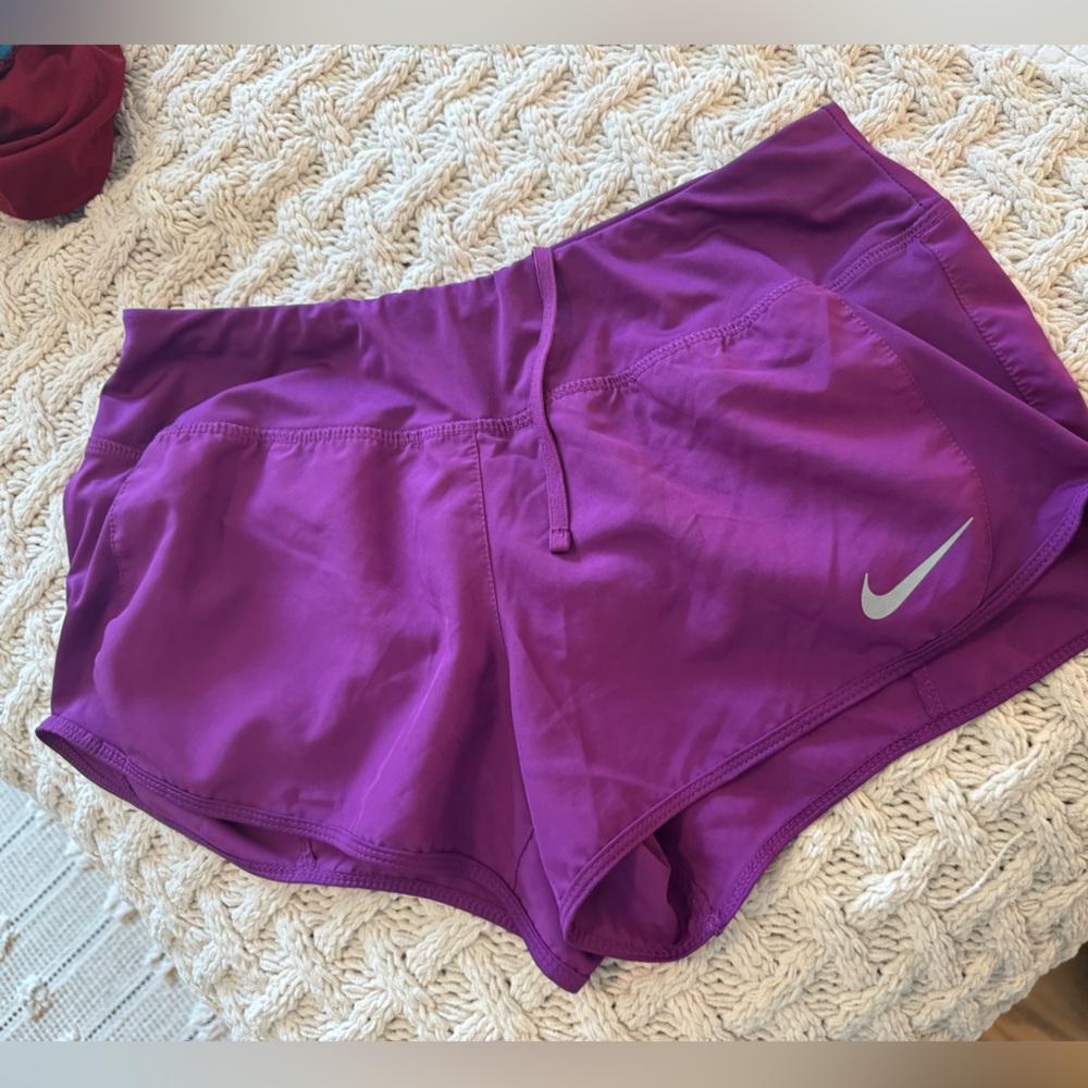 Nike shorts size in photo